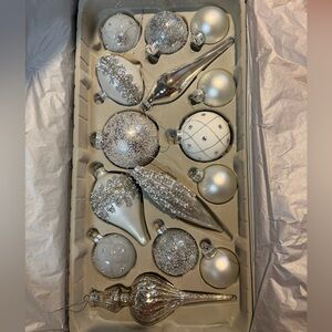 King of Christmas Winter Frost 15-Piece Glass Ornament Set (White-Silver)